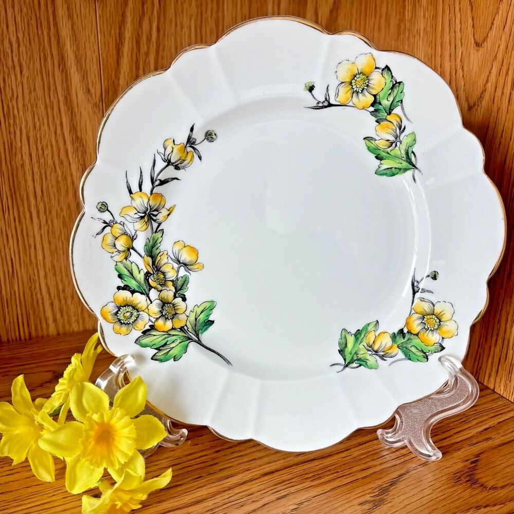 Bone China Plate Buttercup Scalloped by Victoria C & E 1930s England 8"
